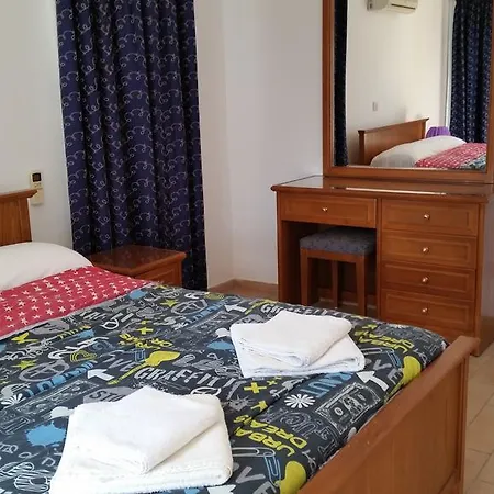 بيليديس * لارنكا