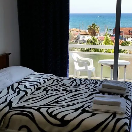 Pelides Apartament *