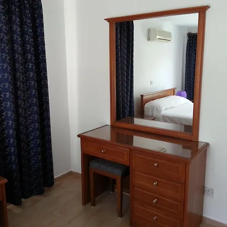 Pelides Apartament Larnaca