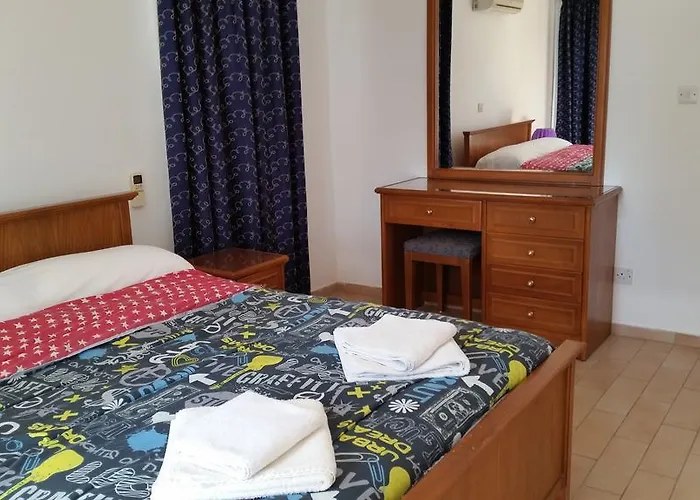 Pelides * Ларнака